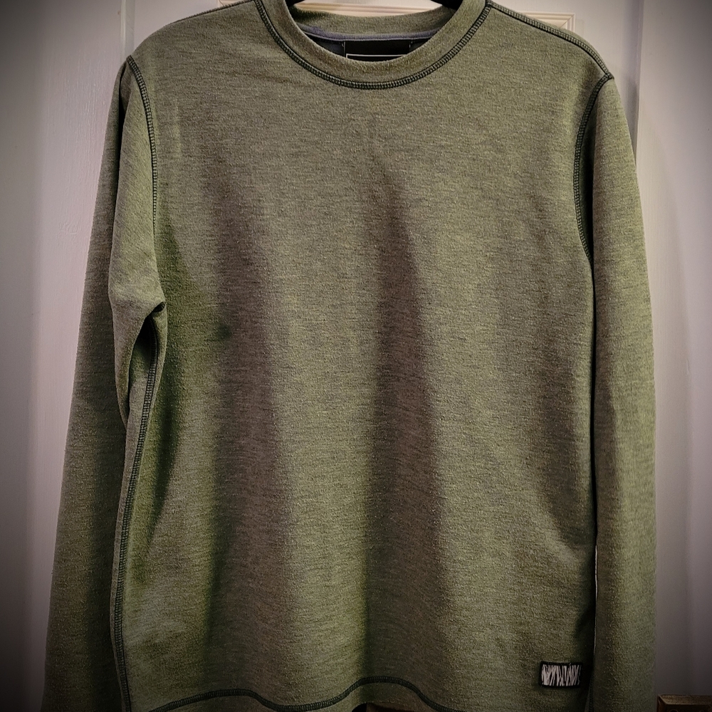 The hundreds pullover shirt size small